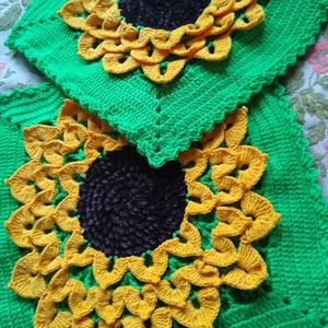 Sunflower accent pillows 🌻🌻🌻 handmade crochet